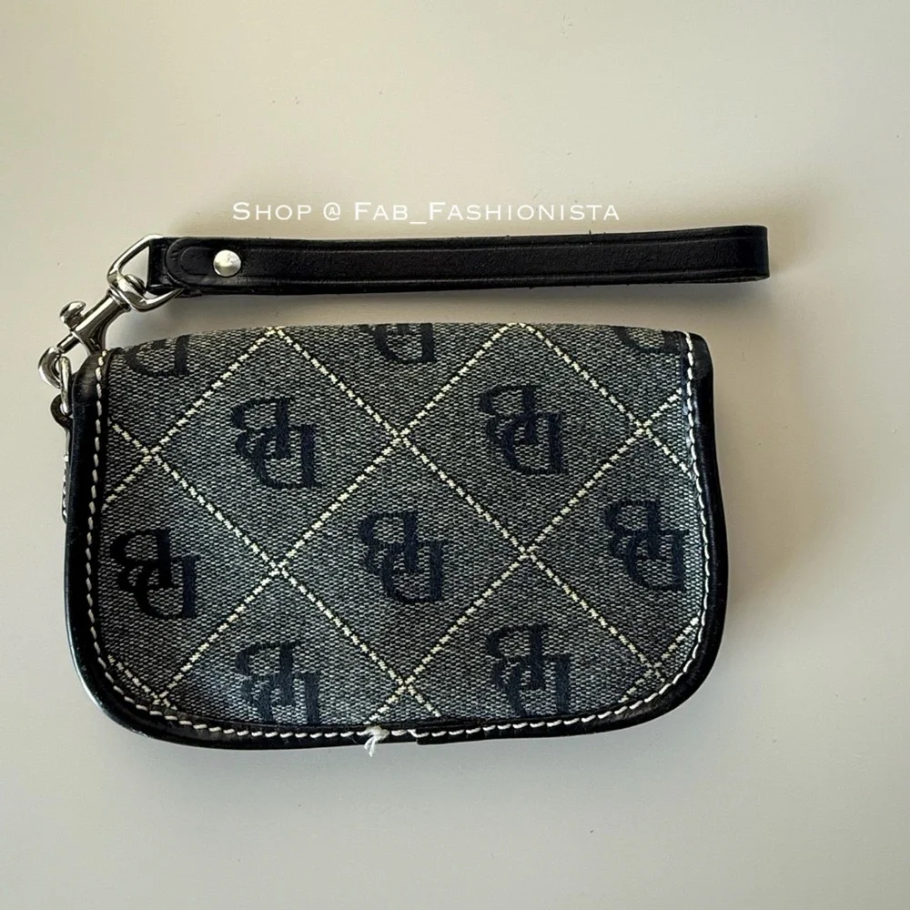 Dooney & Bourke Wristlet Vintage